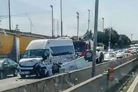 L'incidente ha coinvolto in totale tre autovetture. Video L Incidente Sulla Ss 16 A Bari