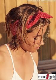Frisuren hochzeit mittellang mit dekorativen krone auf, geeignet für gewellte haare und braun oder blond, machen pengantik würdevoll, wie eine prinzessin sein. Frisuren Bilder Blonder Surfer Bob Mit Rotem Haarband Hubsch Gebunden Frisuren Haare