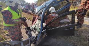 Jahat betul orang yang menghina isteri kepada pelakon dan penyanyi izzue islam, awin nurin berhubung rumah tangganya. Suami Isteri Maut Dua Cucu Cedera Selepas Kereta Bertembung Dengan Lori