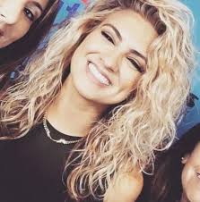 19 Trendy Ideas For Hair Color Curly Tori Kelly Hair With Images Permed Hairstyles Curly Hair Styles Big Curl Perm