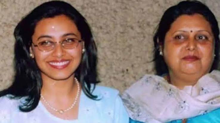 रानी मुखर्जी की मां का निधन, जन्म के साथ ही बिछड़ गई थी बेटी, कृष्णा मुखर्जी ने खुद ढूंढी थी असली लाडली - rani mukerji mother krishna mukerji passed away on tuesday