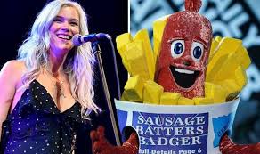 The masked singer uk mp3 duration 2:24 size 5.49 mb / the masked singer uk 12. The Masked Singer Sausage S Identity Rumbled As Joss Stone By Martine Mccutcheon Tv Radio Showbiz Tv Express Co Uk