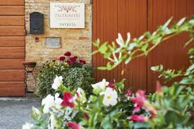 Jun 25, 2021 · a seguire la lettera che gli insegnanti del liceo formiggini di sassuolo hanno scritto, corredata da una raccolta di firme, a sostegno della collega che in questi giorni è stata fatta oggetto di attacchi politici e polemiche. Solco 2019 Cantina Paltrinieri The Wolf Post