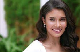 Here's 8 things to know about her. Qwkzfjlkgv7ypm