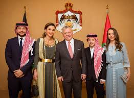 Jordanien — المملكة الأردنيّة الهاشميّة al mamlaka al urduniyya al. Rania Von Jordanien Die Konigin Aus Dem Orient Und Ihre Familie Gala De