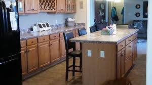 what color goes with my maple cabinets?