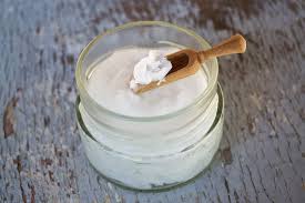 L Huile De Noix De Coco En Particulier Est Une Huile Vegetale Non Parfumee Qui Regorge D Acide Huile De Noix De Coco Beurre Corporel Fouette Deodorant Maison