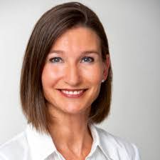 Tracy Russell's Instagram, Twitter & Facebook