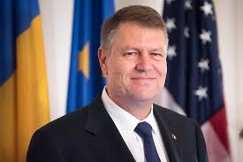 La sureanu se afla domeniul schiabil situat la cea mai mare altitudine din tara, denumit elvetia romaniei, datorita peisajelor foarte frumoase. Klaus Iohannis Pe Partia De Ski Presedintele A Fost Felicitat De Un Turist Pentru IntervenÅ£ia De La Guvern A Fost BunÄƒ Asa I