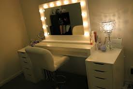 Eeeeewwww vanity white italian classic 5pc bedroom set. Vanity Tables With Mirror And Lights