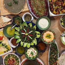 Riche, conviviale et savoureuse, la cuisine libanaise est une sorte de vaste chant d'amour aux nombreuses richesses gustatives du pays : Cours De Cuisine Libanaise Au Cedre Blanc Vivre A Berlin