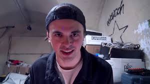 Carlos Romo presenta a su compañero de equipo