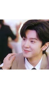 Ada yang mau duduk sebelah Duan Jiaxu?? #CintaTersembunyi #HiddenLove  #ZhaoLusi #ChenZheyuan, #YOUKU #YOUKUIndonesia