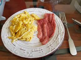 See full list on sparkpeople.com 2 Egg Omelette With Turkey Bacon 205 Calories 1200isplenty