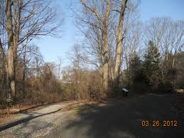 The land and waters support a variety of songbirds (particularly warblers during spring migration. Target Rock National Wildlife Refuge Northshorerunningroutes