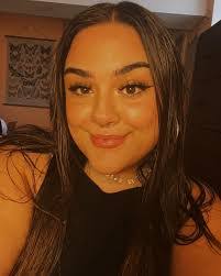 Laurel Knox's Instagram, Twitter & Facebook