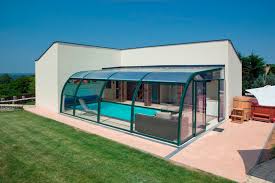 Il n'existe pas que les bâches pour protéger les piscines en extérieur. Tout Savoir Sur L Abri De Piscine Adosse