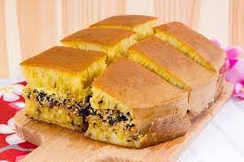 Jun 21, 2021 · for the uninitiated, martabak manis is an indonesian (and in some ways, malaysian too) dessert staple that closely resembles what we singaporeans know as min jiang kueh, albeit usually fluffier and filled with toppings that can make a sweet tooth delirious with joy. Aneka Resep Martabak Manis Aneka Topping Yang Sedap Selerasa Com