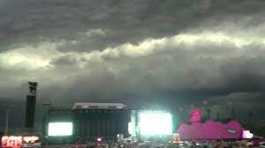 Tientallen kilometers over de grens gebeurde wat feitelijk ook op pinkpop had kunnen gebeuren: Aanstormend Noodweer Pinkpop 2014 Youtube