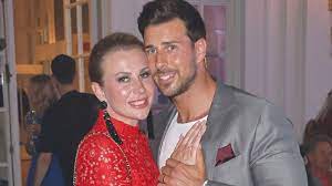 Sarah nowak ist seit „der bachelor ein kleiner star geworden. Gewusst Diese Bachelor Und Bachelorette Kandidaten Sind Schon Verheiratet