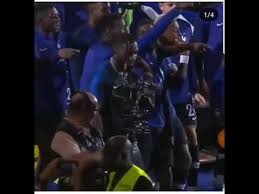 Souvent remplies de souvenirs, les maisons de campagne représentent le lieu de partage par excellence. Vegedream Ramenez La Coupe Est Bien A La Maison Stade De France Kante Pogba Mbappe Youtube