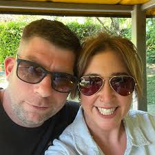 ARMED SIEGE IN SHEFFIELD STREET ENDS WITH MAN ARRESTED ON SUSPICION OF  KIDNAP An armed siege in Sheffield ended overnight, with a man arrested