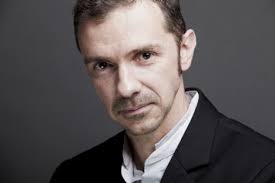 Critique de Daisy Peterson Sweeney : la bâtisseuse de l'ombre