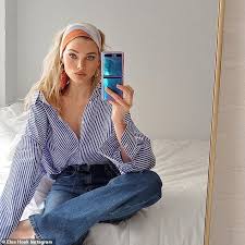 Elsa hosk and her longtime partner, tom daly, welcomed their first child together on february 11. Elsa Hosk Prefer Pantyhose The Fhm List Of The 100 Gorgeous Models Q Elsa Hosk Instagram Victoria S Secret Thong Video Underwear Cleavage All In Friendship