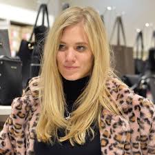 Senna gammour (born 28 december 19791) is a german singer, songwriter and television presenter. Promi Shopping Queen Senna Gammour Stankert Gegen Nadine Klein Gala De
