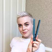 Who Says You Can T Curl Super Short Hair Sarahstyles In This Video I M Creating A Wavy And Texture Super Short Hair Short Hair Styles Short Hair Styles Pixie