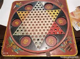 Un juego de mesa es aquel que como su nombre lo indica, se juega sobre un tablero o superficie el ajedrez junto con las damas chinas son considerados los juegos de mesa más antiguos que existen. Juego Mesa Chino O Una Mesa De Juegos China Una Idea De 11 Ravens Para Celebrar El Ano Nuevo Chino Nino S Like