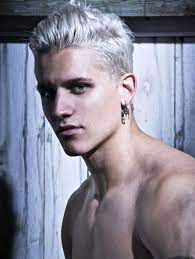 40 Winning Grey Hair Styles For Men Buzz 2018 Guys With White Hair White Hair Men Silver Grey Hair