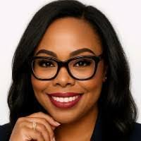 Lynnette Evans's Instagram, Twitter & Facebook