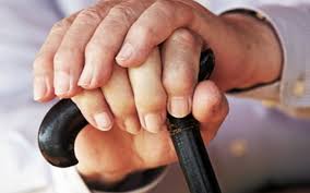 Αποτέλεσμα εικόνας για ηλικιωμενοι ψηφοφοροι νεας δημοκρατιας