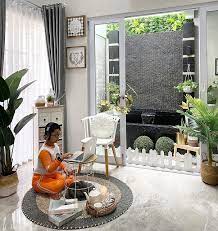 Memiliki sebuah kolam renang yang berada di dalam rumah bukanlah hanya mimpi. 7 Inspirasi Taman Minimalis Dalam Rumah Yang Mudah Ditiru