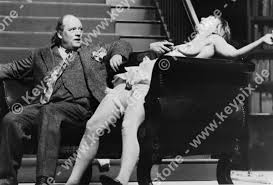 Anne bennent is a swiss stage and screen actress, chansoneuse and reader. Keystone Pressedienst