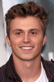 Men who want to maximize volume and flow for a full hairstyle tend to go for medium long hair. Round Face Shape Hairstyles Men 1 World Trends Fashion