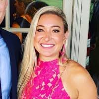 Alexis Larson's Instagram, Twitter & Facebook