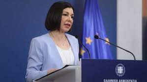 Η ώρα της ανακοίνωσης των προνομίων των εμβολιασμένων από την κυβέρνηση φτάνει. Pelwnh Syzhthsh Gia Pronomia Emboliasmenwn Me Emboliasmo Se Oles Tis Hlikies Skai