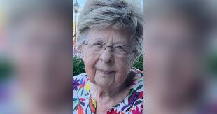 Carolyn Clouser's Instagram, Twitter & Facebook