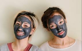 A clean face helps the mask penetrate your pores. Charcoal Peel Off Mask Benefits And Side Effects