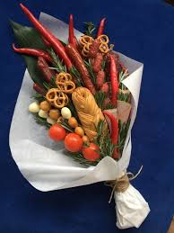 как сделать букет из пива и закуски своими руками Pin Ot Polzovatelya Sona Kassabian Na Doske Buket Sedobnye Kompozicii Produktovye Podarki Sedobnye Podarki Svoimi Rukami