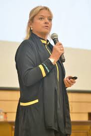 جامعة جازان Ar Twitter نظم معهد اللغة الإنجليزية بـ جامعة جازان ورشة عمل بعنوان الكتابة الأكاديمية في اللغة الإنجليزية وتعزيز تفاعل الطلاب لتطوير مهارات الكتابة والتي نفذتها المدربة المعتمدة بدار جامعة أكسفورد للنشر Terrie Craddock بحضور عميد المعهد ووكلائه