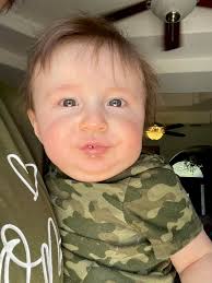 Hi ladies, anyone has made solids with breastmilk? Need some suggestions.  Baby is almost ready for solids.. Thanks!