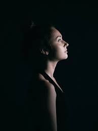 Soft Dutch Rembrandt Style Strobe Lighting For Elegant Studio Portraits Studio Portraits Studio Portrait Photography Portrait