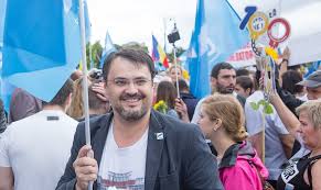 Cristian ghinea (born 1977) is a romanian publisher and activist who has been serving as a minister of investments and european projects in the cabinet of prime minister florin cîțu since 2021. Cristian Ghinea Despre AngajaÈ›ii Ministerului Fondurilor Europene Sunt Oameni Foarte Buni Acolo Dar Sunt Si AngajaÅ£i Pe Pile Pentru CÄƒ Se Castiga Mai Mult