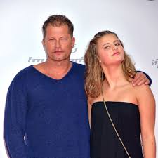 Hochwertige sioux schuhe jetzt reduziert direkt vom hersteller kaufen echte handarbeit höchste qualität beste preise versandkostenfrei in deutschland Til Schweiger Das Halt Er Von Emmas Badewannen Foto Emma Schweiger Emma Til Schweiger Tochter