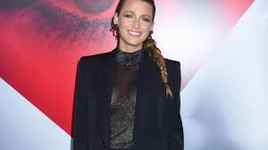 Jun 10, 2021 · am vergangenen mittwoch erklärte blake livelys familie gegenüber the hollywood reporter, dass ihr geliebter ehemann und vater ernie lively am 3. Blake Lively Herumtragen Der Kinder Ist Ihr Training Am Morgen