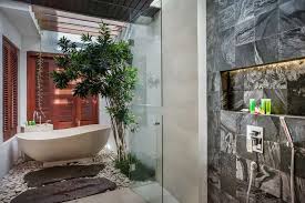 Jika ingin menambah ekstra kamar mandi di sisa lahan pun, kamu bisa menerapkan desain. 7 Inspirasi Desain Kamar Mandi Outdoor Super Keren Halaman All Kompas Com