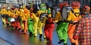 Der karnevalszug sei mit verspätung trotz des brandes gestartet, hieß es. Reise Zum Karneval In Koln Zum Rosenmontagsumzug